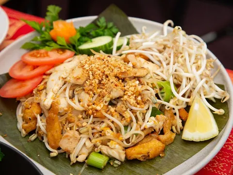 Thai salad with herbs and lime