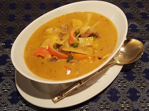 Colourful Thai curry bowl