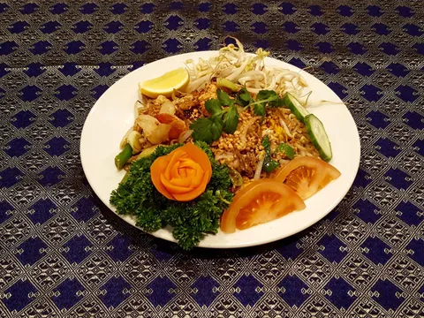 Fresh Thai meal presentation